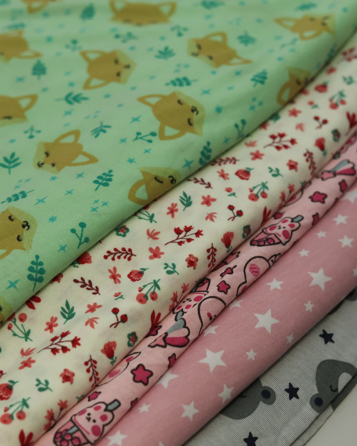 Malhas exclusivas com estampas variadas